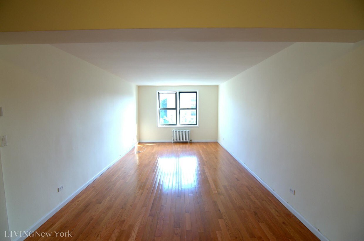 3989 50th St, Woodside, NY 11377 Condo for Rent in Woodside, NY