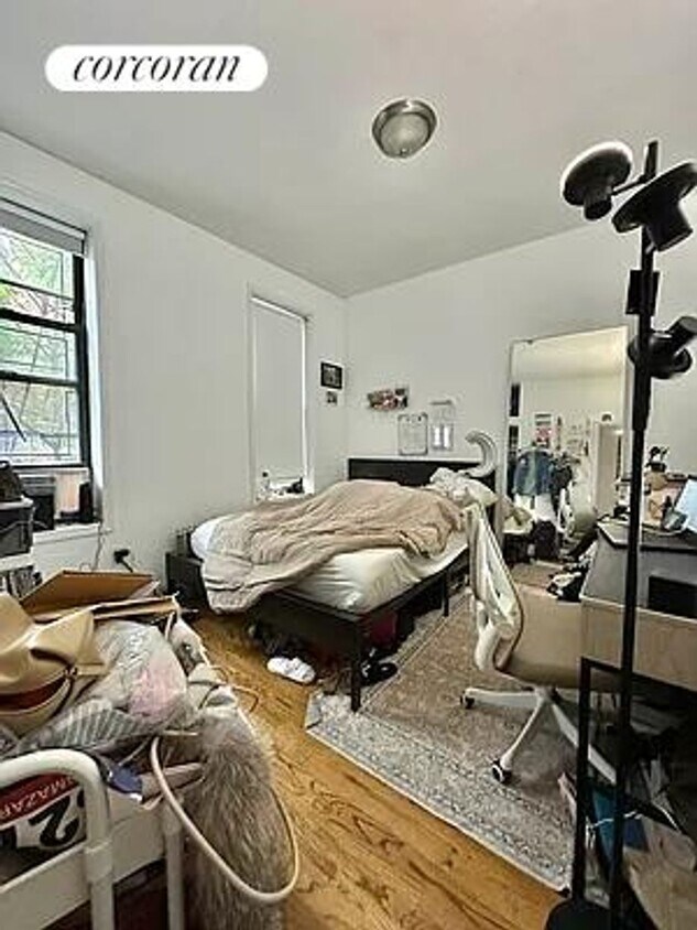 Foto principal - 433 E 80th St