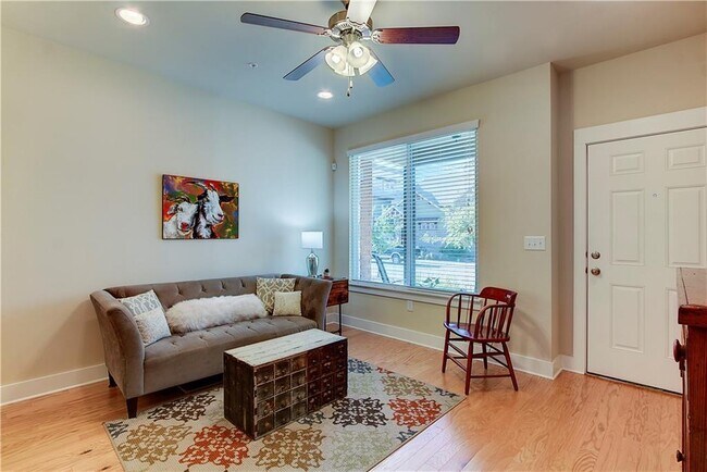 Foto del edificio - 912 Cannoneer Ln