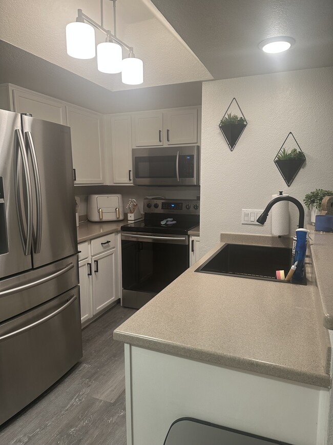 Building Photo - 1720 E Thunderbird Rd