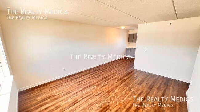 Building Photo - 1400 Eudora Rd