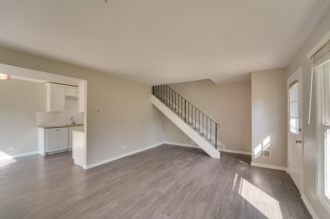 Building Photo - 1883 Jamestown Cir