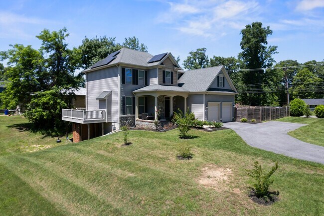Foto del edificio - 5790 Hunt Club Rd