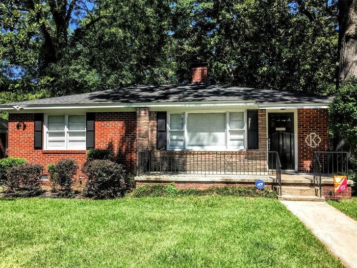 Primary Photo - Lovely Updated Rosewood Home