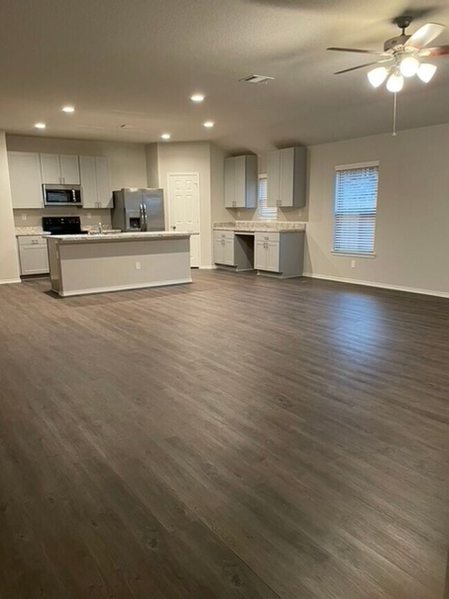 Building Photo - *Rent FREE until May 1!* Four Bedroom | Two Bath Home in Harrington Trails