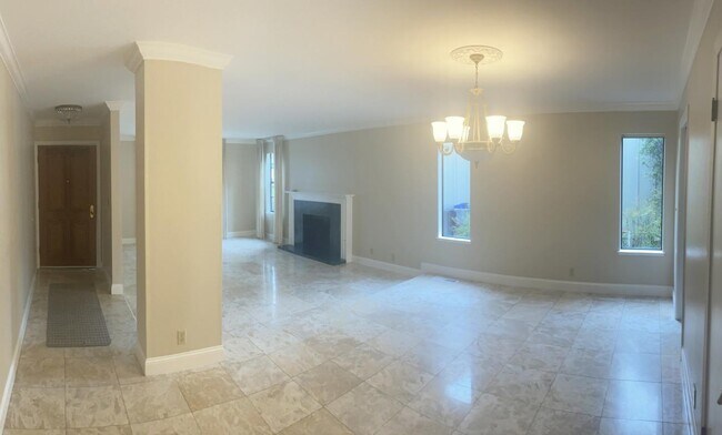 Building Photo - 122 Bentley Square