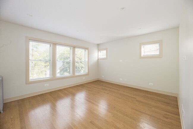 Foto del edificio - 5049 N Winchester Ave