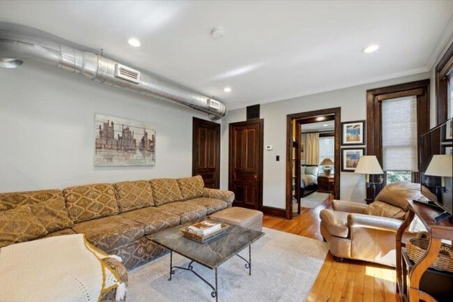 Photo - 415 W Union St Apartment