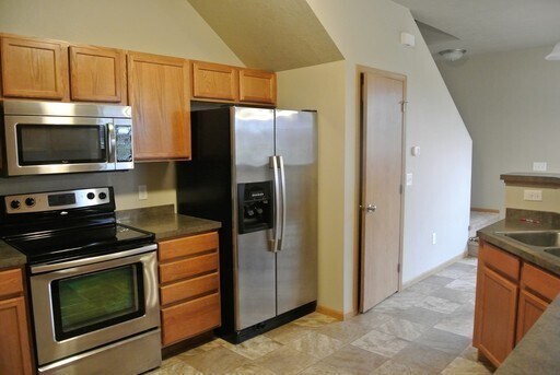 Building Photo - 3 Bedroom Condo!