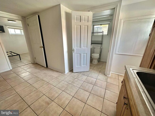 Building Photo - 1208 S Cleveland St