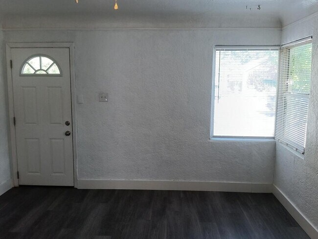 Foto del edificio - 4449 3rd St NW