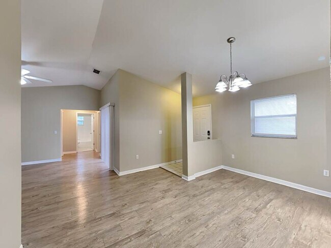 Foto del edificio - 4325 Longshore Dr