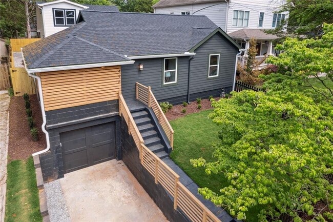Unit A, a recently renovated 3/2 home - 496 Glenwood Plz SE