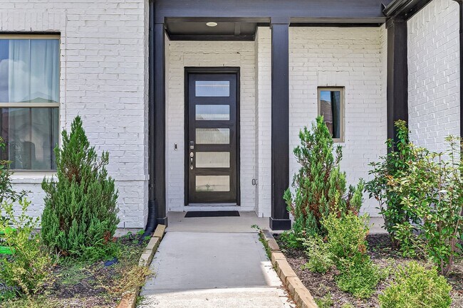 Foto del edificio - 2406 Pear Blossom Ln
