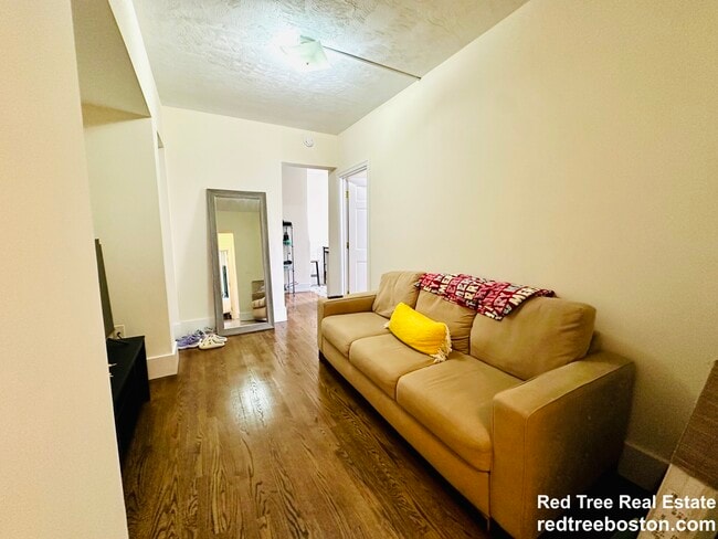 Building Photo - 466 Park Dr