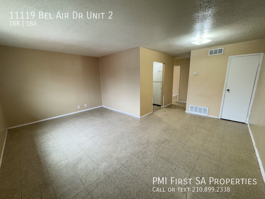 Foto principal - Fourplex two bedroom unit is ready to move...