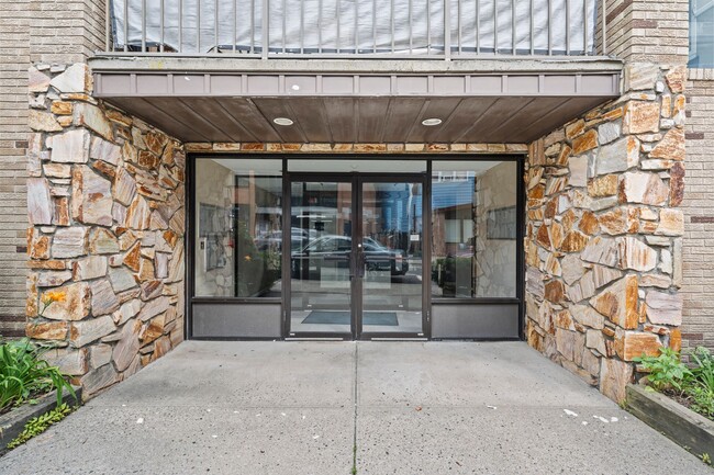 Building Photo - 314 Palisade Ave