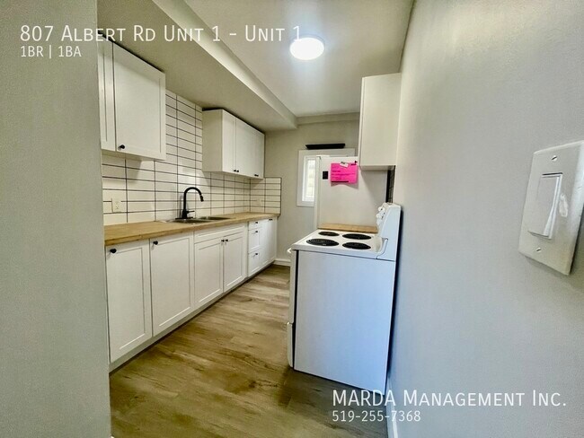 Photo du bâtiment - COZY 1-BEDROOM/1BATH MAIN FLOOR APARTMENT -ALL INCLUSIVE