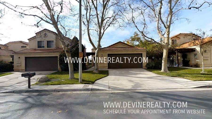 Building Photo - Very nice 2 bedroom home in gated community