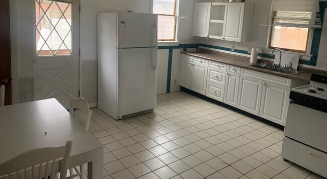 kitchen - 142 Liberty St
