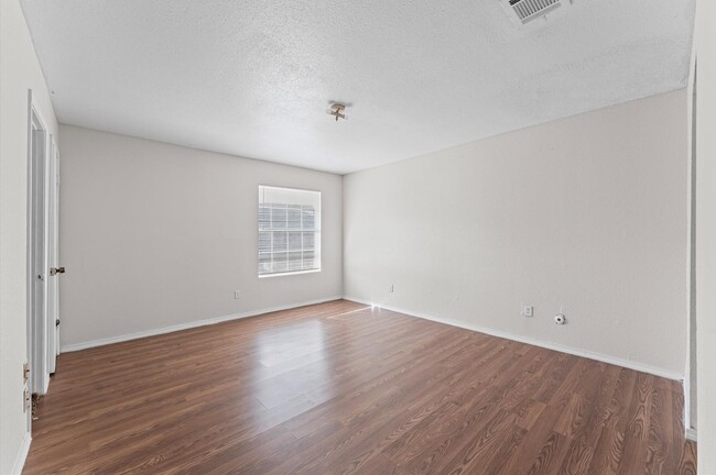 Building Photo - 12208 Ormandy St