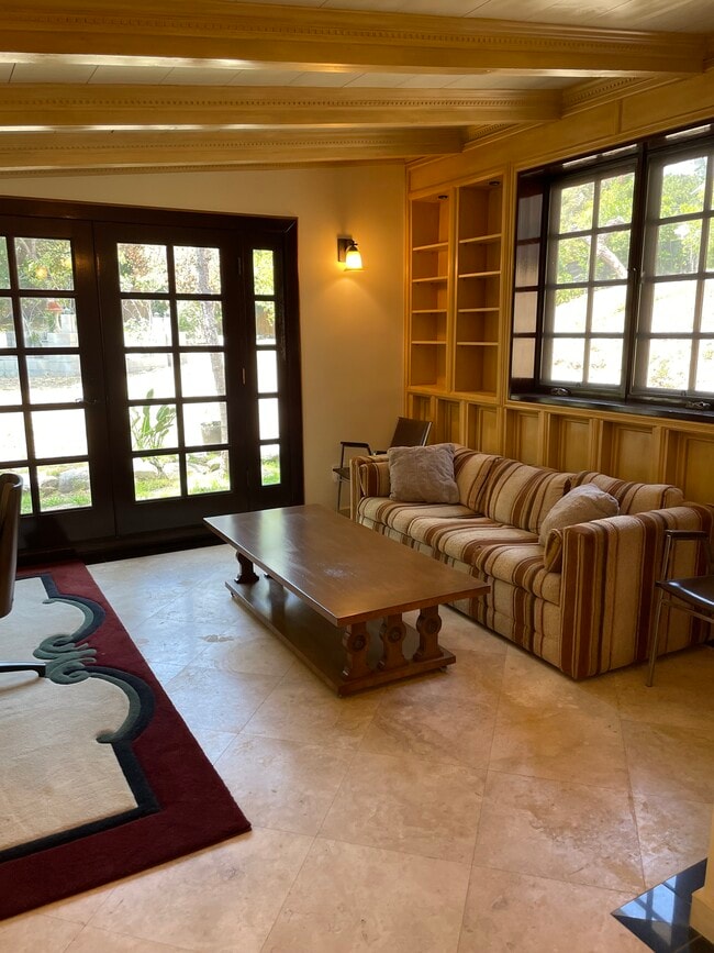 Living room - 1910 Niodrara Dr