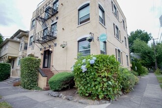 Building Photo - 1235 SE Yamhill St
