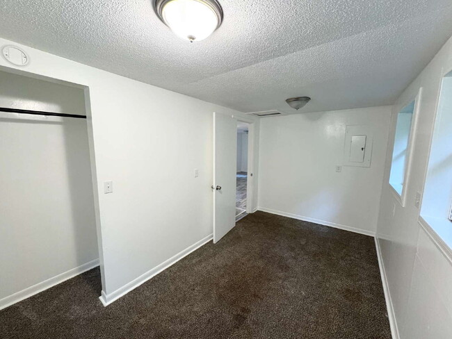 Foto del edificio - Two-Bedroom Rental in North Hall – Updated...