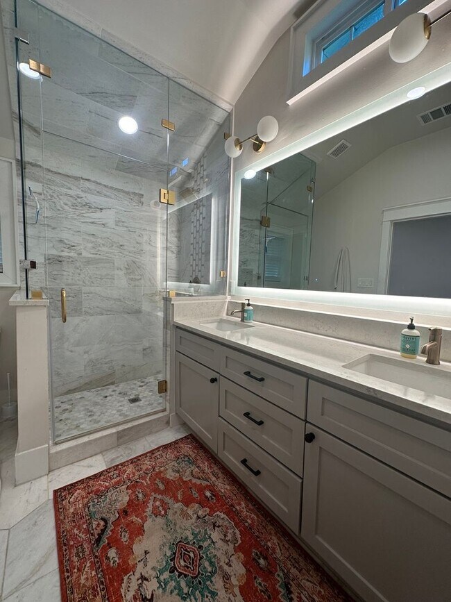 Building Photo - 3 Bedroom Single Family Home in Dallas (Bi...