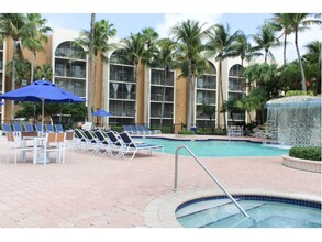 Aventura Harbor Apartments photo'