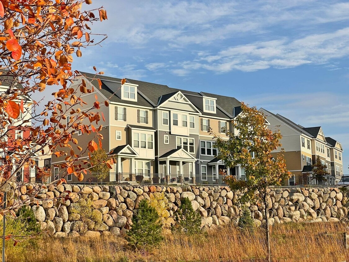 Primary Photo - Like New Trillium Cove Townhome with Prima...