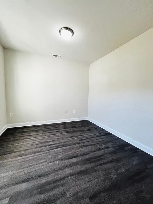 Foto del edificio - 719 Mill Creek Cir