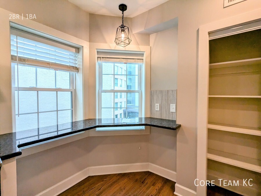 Primary Photo - Top Floor 2 Bedroom in Plaza