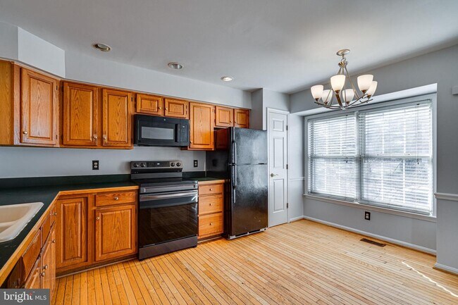 Building Photo - 8600 Sanderling Dr
