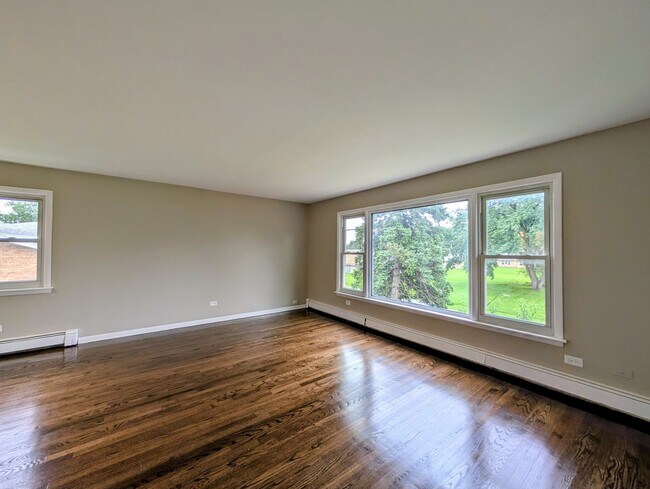 Foto del edificio - 16W780 57th St