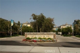 Building Photo - 1800 Oak St