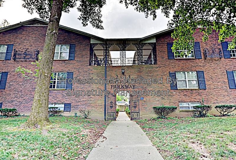Primary Photo - 2124 Cherokee Pkwy