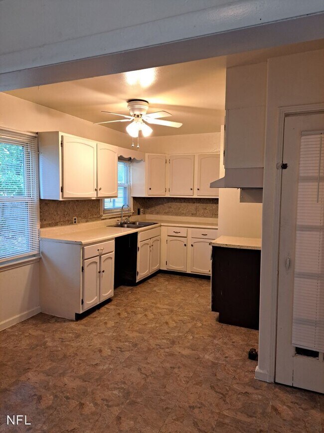Building Photo - 3 br, 1.5 bath House - 1903 W Colonial Ave