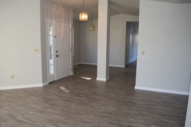 Foto del edificio - 593 Oakborough Ave