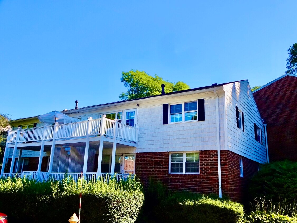 Primary Photo - 245 Unquowa Rd