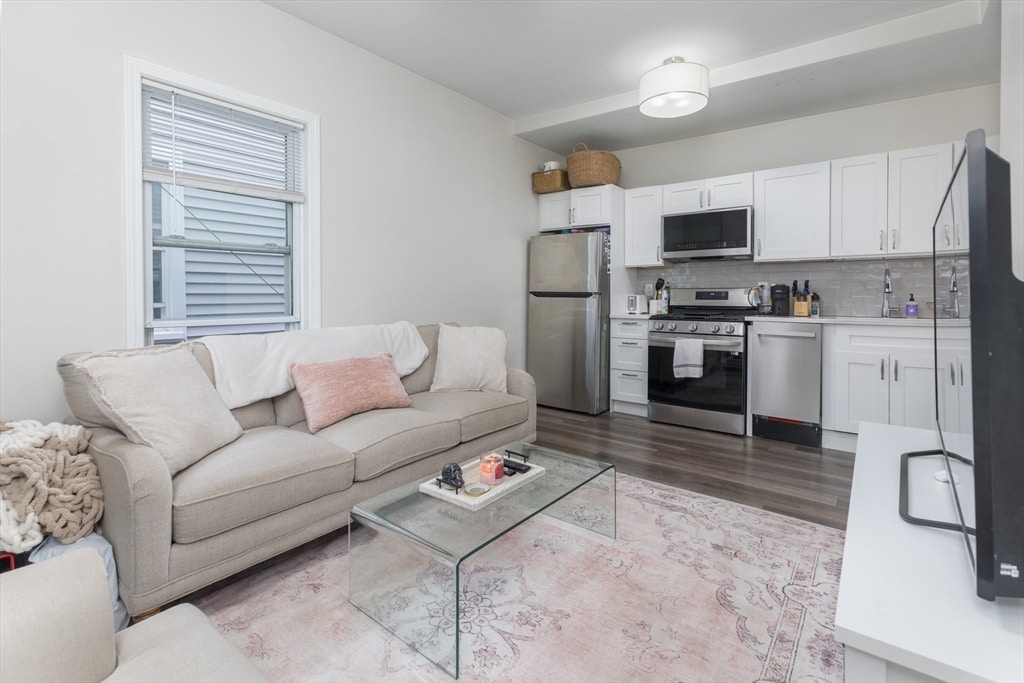 Primary Photo - 100 H St