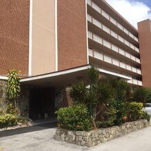 Building Photo - 301 NE 14th Ave