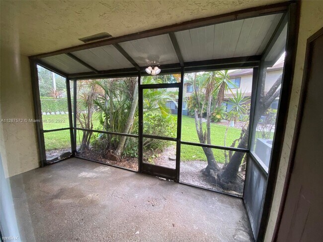 Building Photo - 2 br, 2.5 bath House - 1241 Hampton Blvd