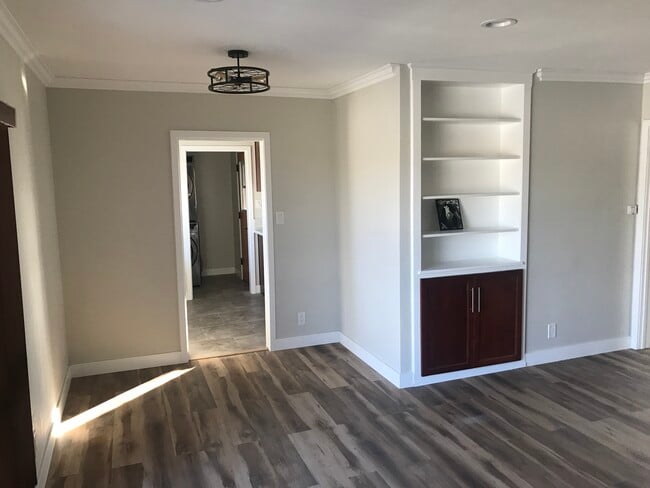 Building Photo - 1742 W 83rd St