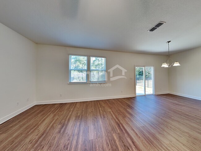 Foto del edificio - 8661 Highfield Ave