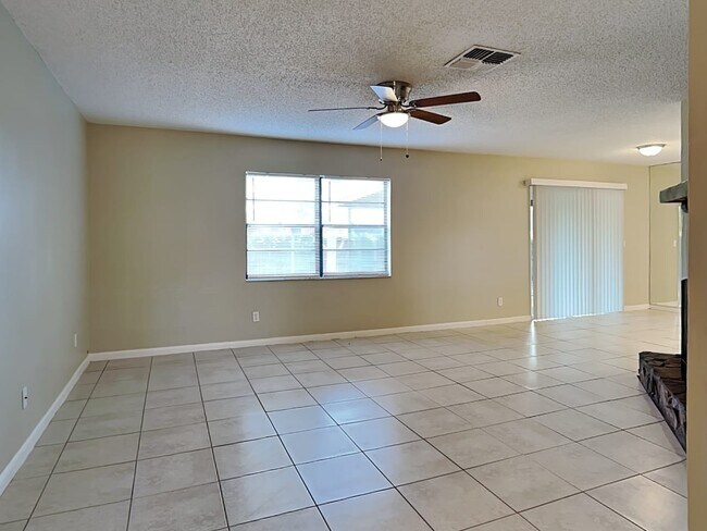 Building Photo - 819 Sunridge Point Dr