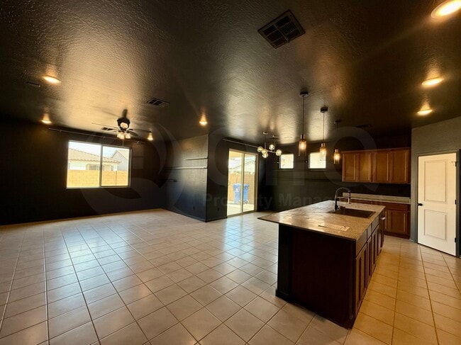 Foto del edificio - 12754 West Parkway Lane