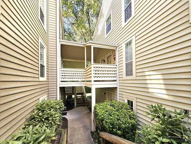 Building Photo - 7660 Willow Point Dr