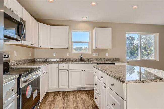 Building Photo - 877 Wilson Avenue, Saint Paul, MN, 55106