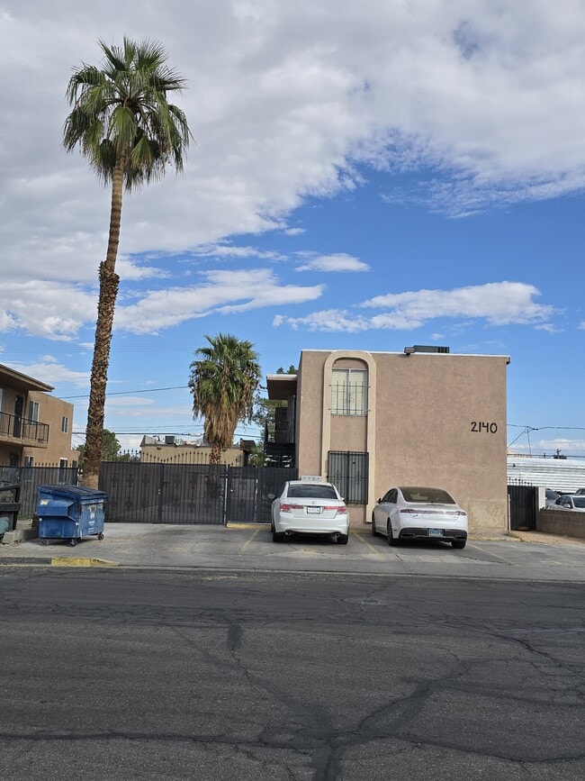 Building Photo - 2140 Webster St